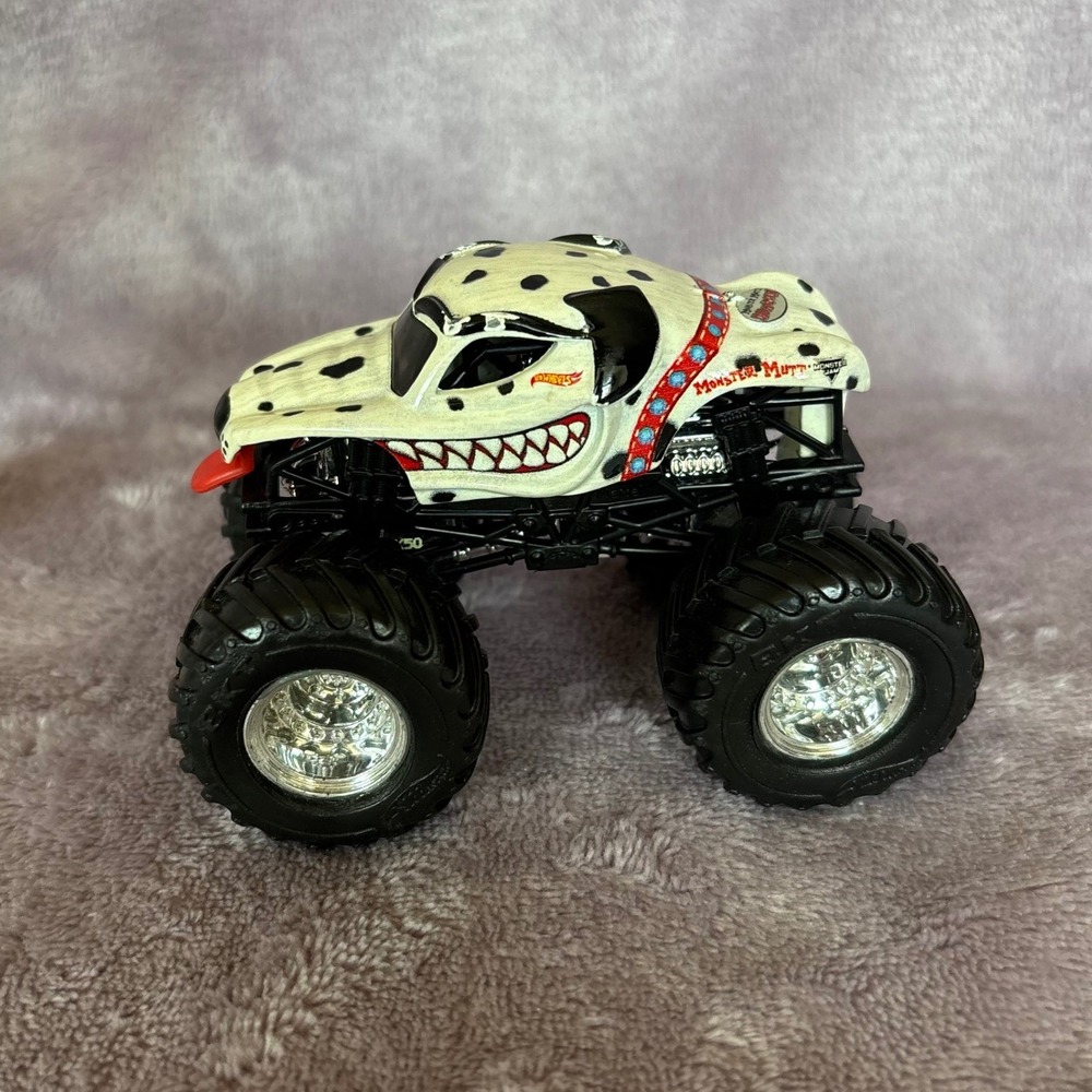 Hot Wheels Monster Jam Monster Mutt Dalmatian Diecast Truck 1:64 Scale